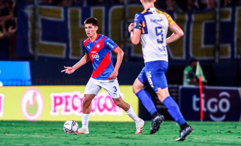 Lucas Quintana, juvenil central de Cerro Porteño.