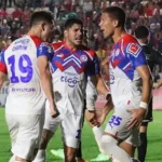 Desde las 20:30, Cerro buscará volver al triunfo ante Resistencia. Imagen: Copa De Primera.