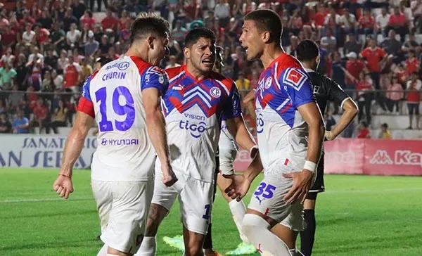 Desde las 20:30, Cerro buscará volver al triunfo ante Resistencia. Imagen: Copa De Primera.