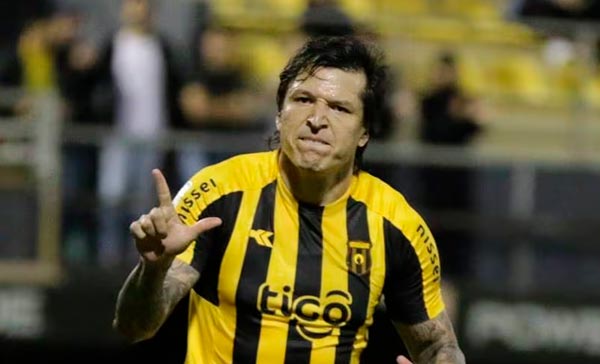 Federico Santander, delantero de Guaraní. Imagen: La Nación.